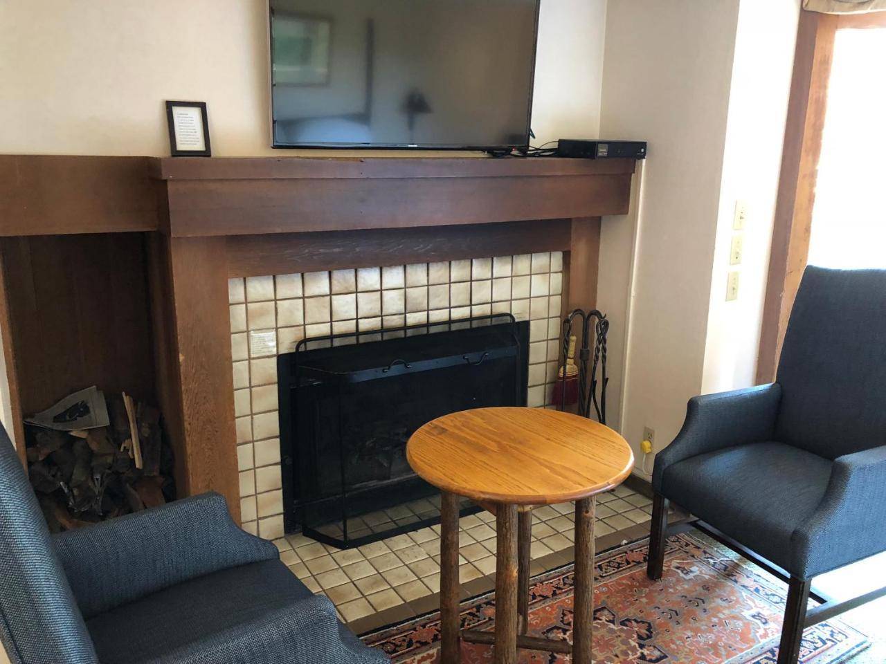 מיל ואלי Mountain Home Inn מראה חיצוני תמונה